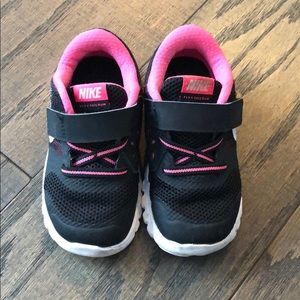 Nike Shoes - Nike toddler girls shoes Nike Shoes - Nike toddler girls shoes